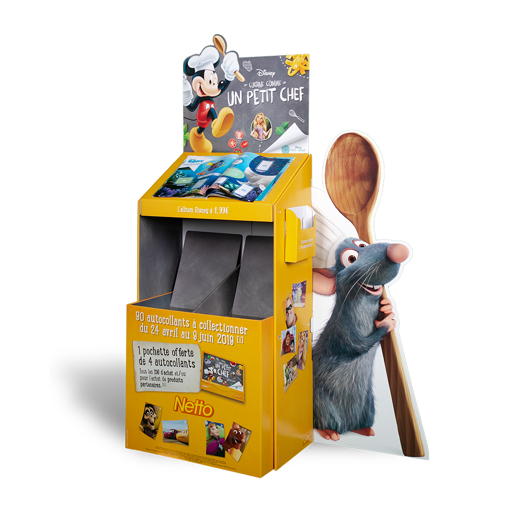Disney Ratatouille display met kartonnen cutout van Remy de rat