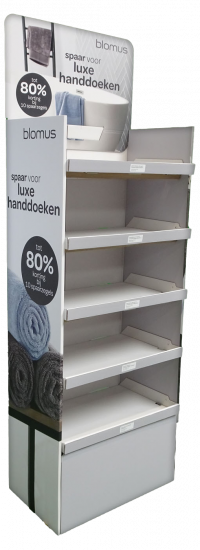 Een vloerdisplay met een spaaractie voor Blomus luxe handdoeken