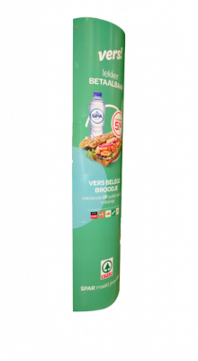 Een groene kartonnen totemdisplay voor de Spar