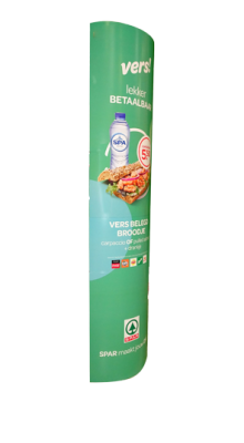Een groene kartonnen totemdisplay voor de Spar